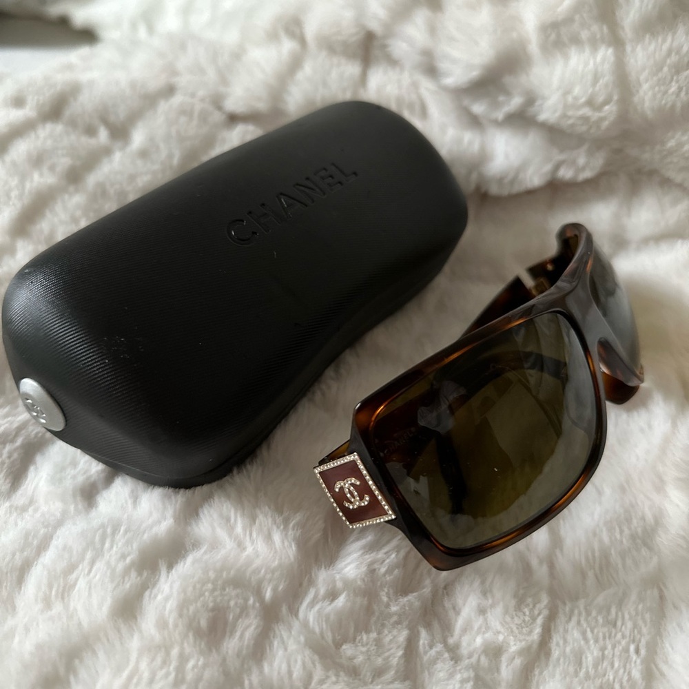 Vintage CHANEL Brown Sunglasses